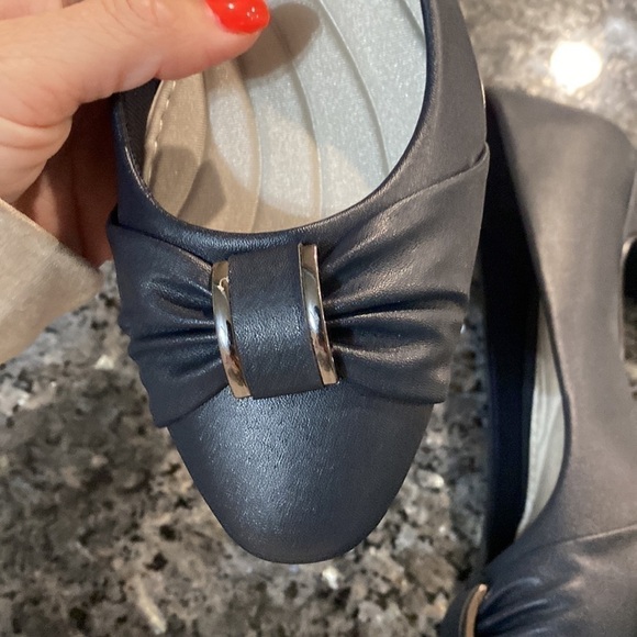 NWOT East Street Navy Pump round toe block heels | Size 8 1/2 - Picture 9 of 10